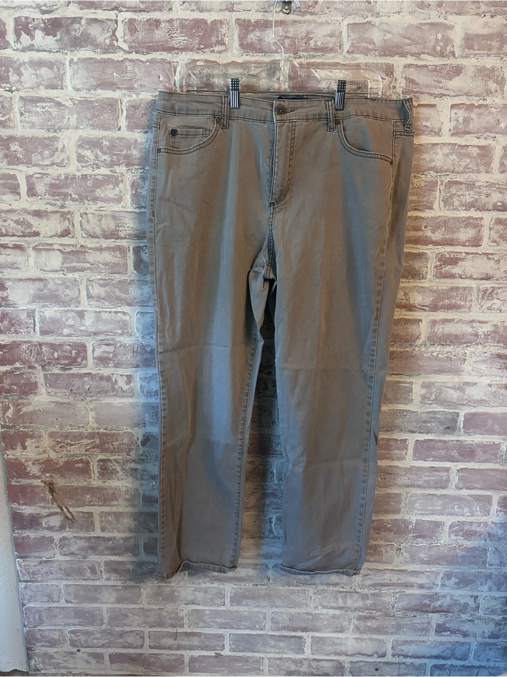 Bandolino Straight-Leg Jeans in Taupe Gray